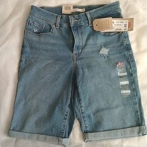 Levi's Bermuda Shorts (Size 25)